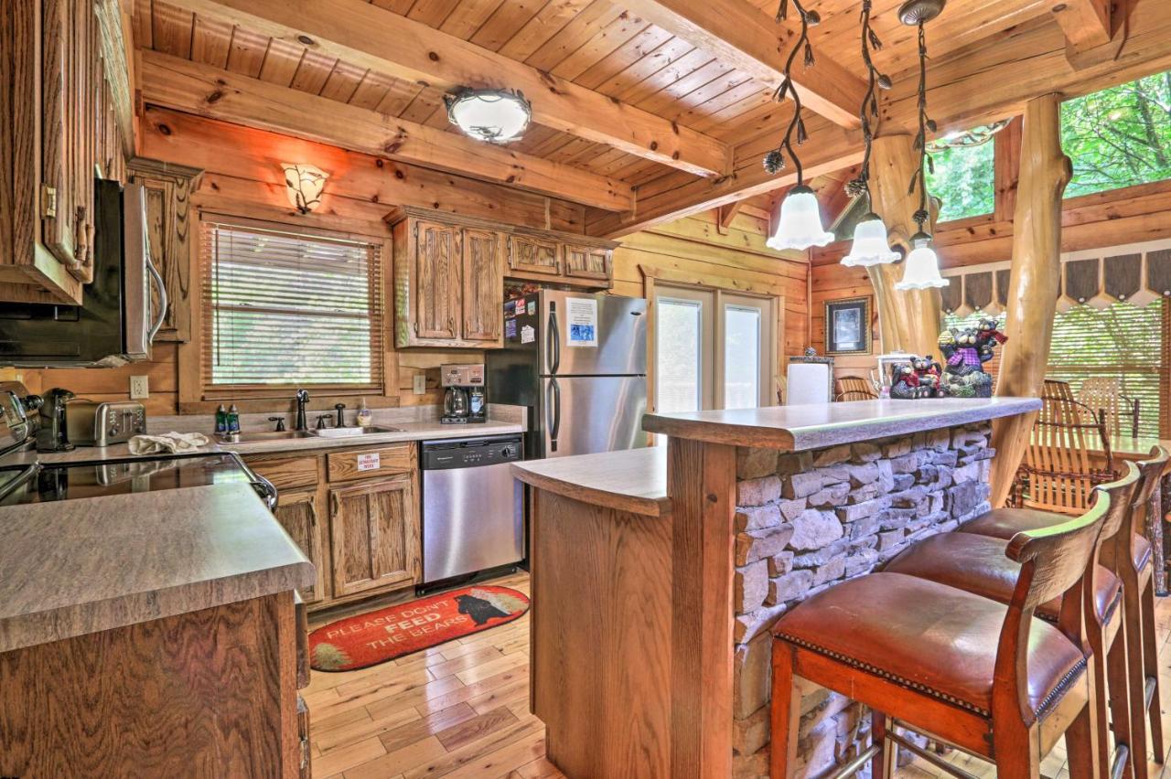 Pigeon Forge Getaway With Covered Patio And Hot Tub! Eksteriør bilde