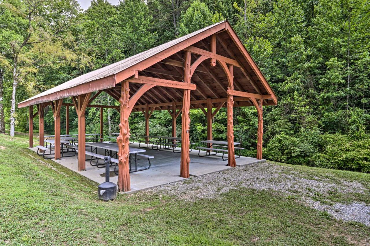 Pigeon Forge Getaway With Covered Patio And Hot Tub! Eksteriør bilde